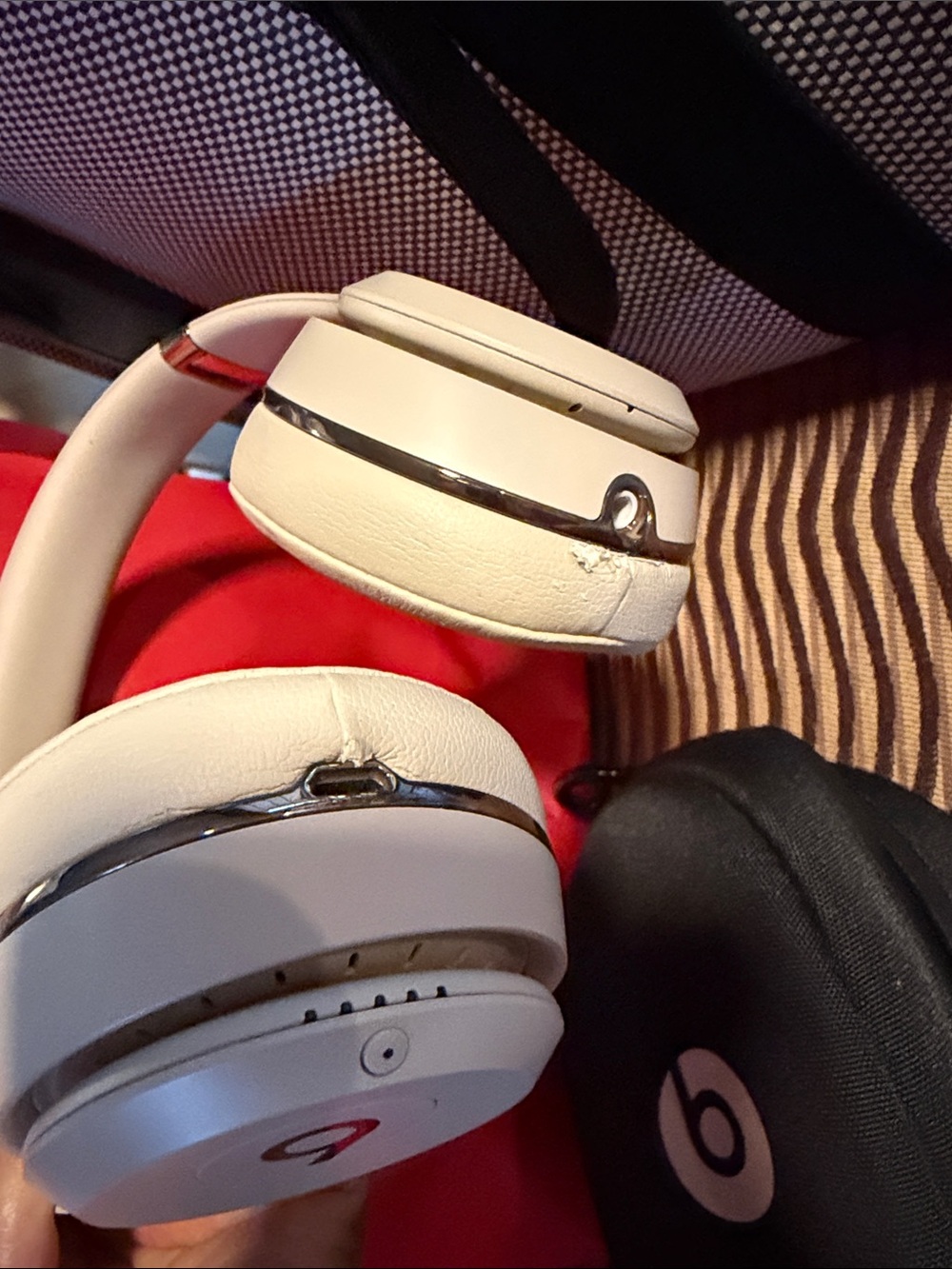 Beats by Dre Solo3 Wireless On-Ear Headphones - White - Picture 2 of 5